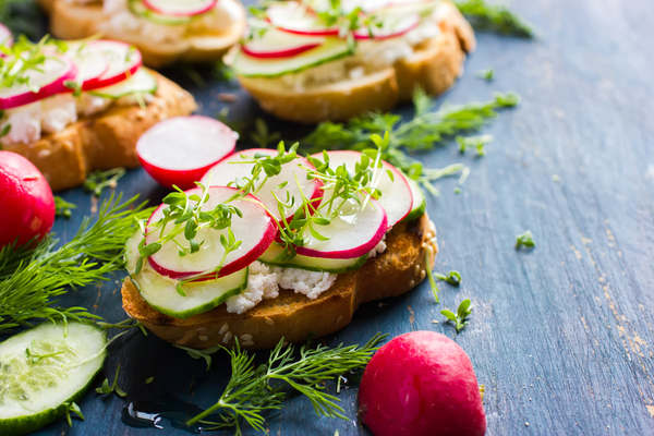 Бутерброд с редисом: ТОП-3 вкусных идей (с фото)