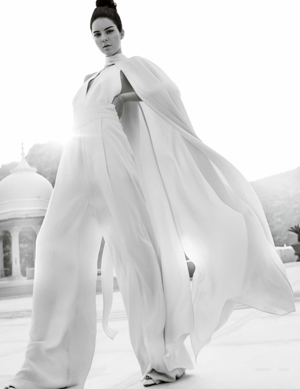 Кендалл Дженнер оказалась в центре скандала из-за обложки в Vogue