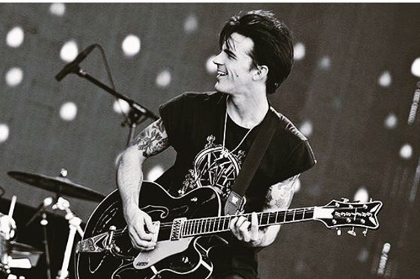 instagram.com/drakebell