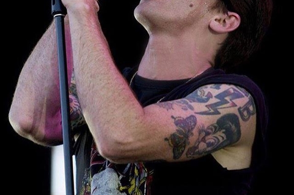 instagram.com/drakebell