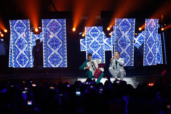 Евровидение 2017 второй полуфинал: ведущие спели хиты конкурса