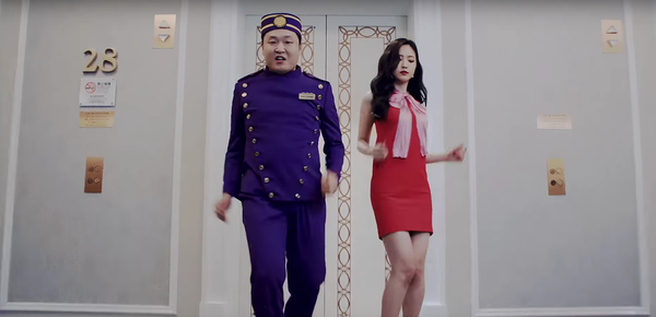 PSY одновременно презентовал два новых клипа