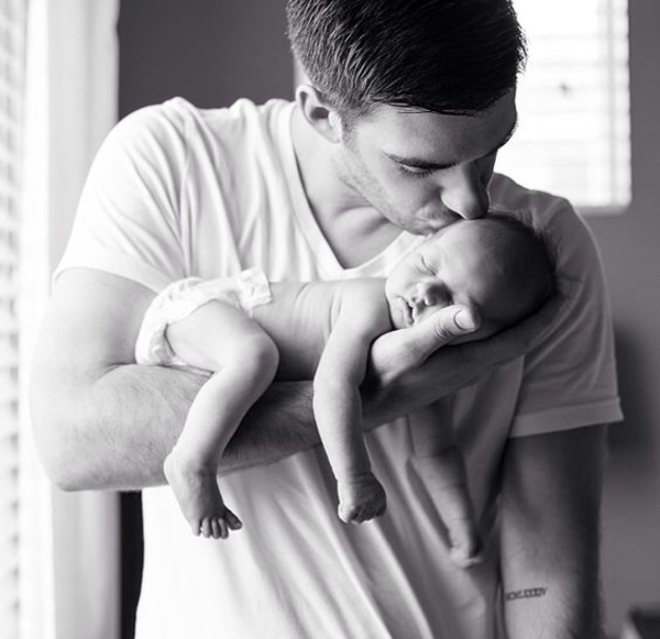 Пеленание новорожденного: за и против