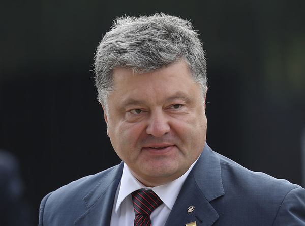 Порошенко прокомментировал надпись Russia на футболке сына
