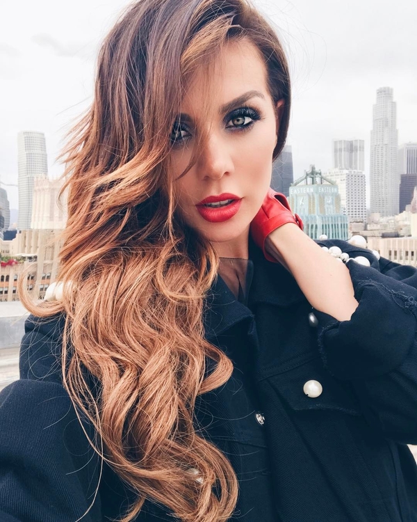 Анна Седокова опубликовала архивное фото своих детей