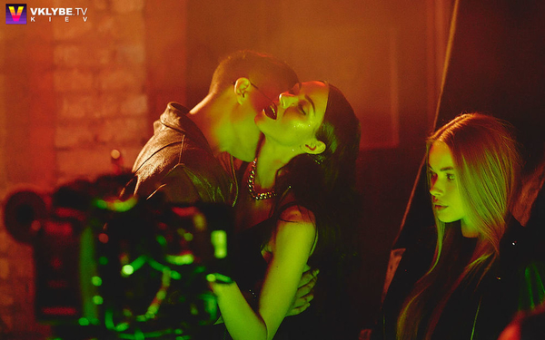 Участницы из НЕАНГЕЛОВ снялись в интимных сценах с едва знакомыми мужчинами