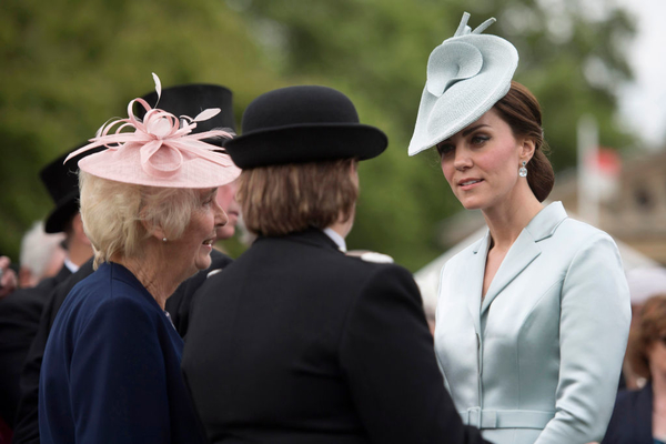 Кейт Миддлтон и Елизавета II открыли сезон садовых вечеринок