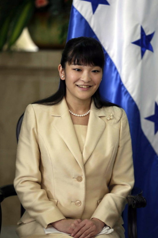 Принцесса Японии решила выйти замуж за промоутера и отказаться от титула