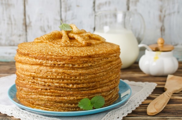 Блины на кефире: три вкусные идеи