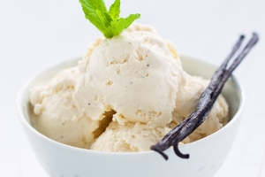 Как приготовить ванильное мороженое из трех ингредиентов