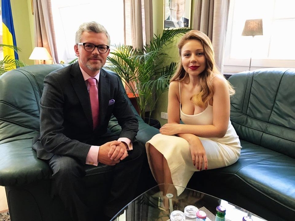 На День вышиванки Тина Кароль встретилась с украинской общиной в Берлине