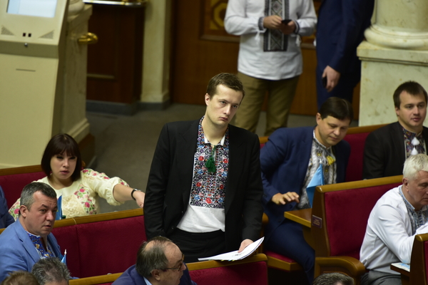 От Ляшко до сына Порошенко: Рада нарядилась в вышиванки