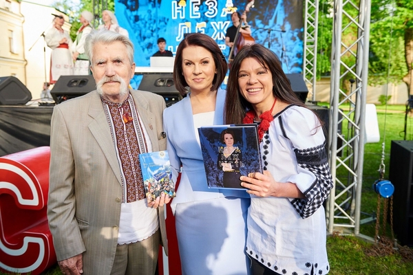 Руслана, Вакарчук і Лук'яненко пригадали найважливіші події з історії незалежної України