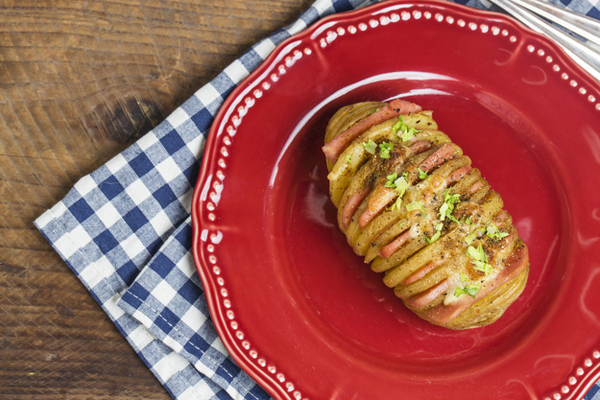 Как приготовить запеченный картофель с сыром и беконом