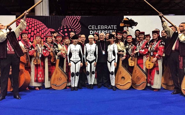 Иностранцы покупают альбомы группы ONUKA за ?100