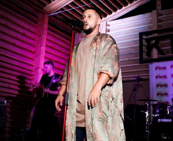 MONATIK со сцены вспомнил о российском друге и высказался против войны