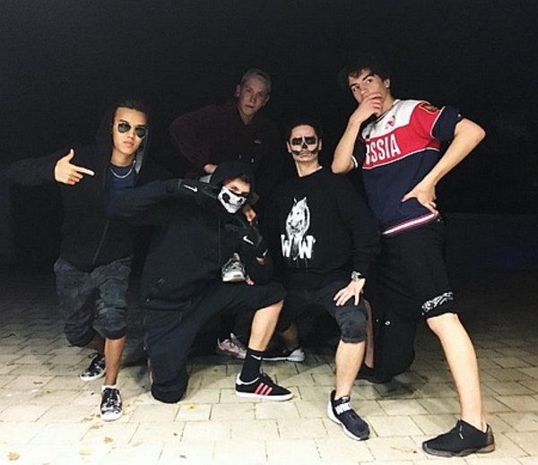 Сын Порошенко надел футболку с надписью UKRAINE