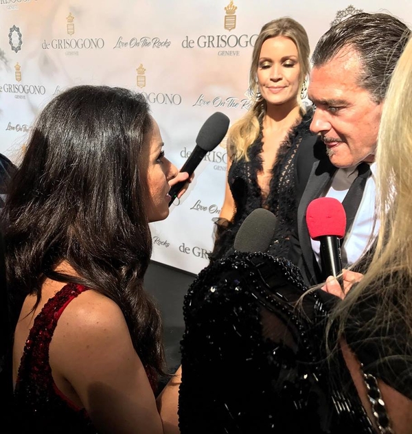 Злата Огневич в Каннах взяла интервью у Бандераса и спела ему песню