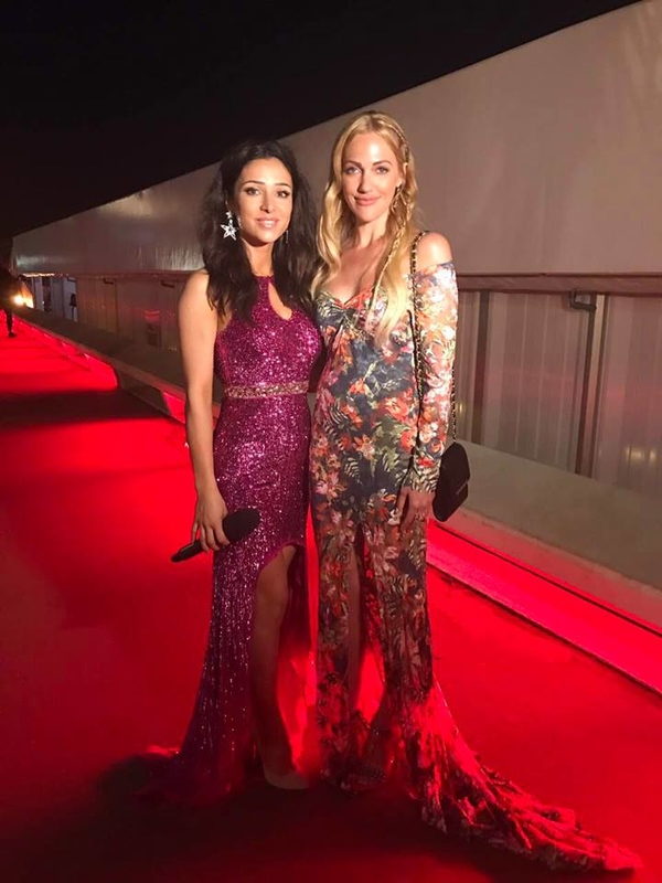 Злата Огневич в Каннах взяла интервью у Бандераса и спела ему песню