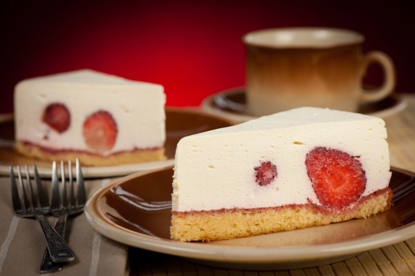 Пирог с клубникой и творогом: три вкусные идеи