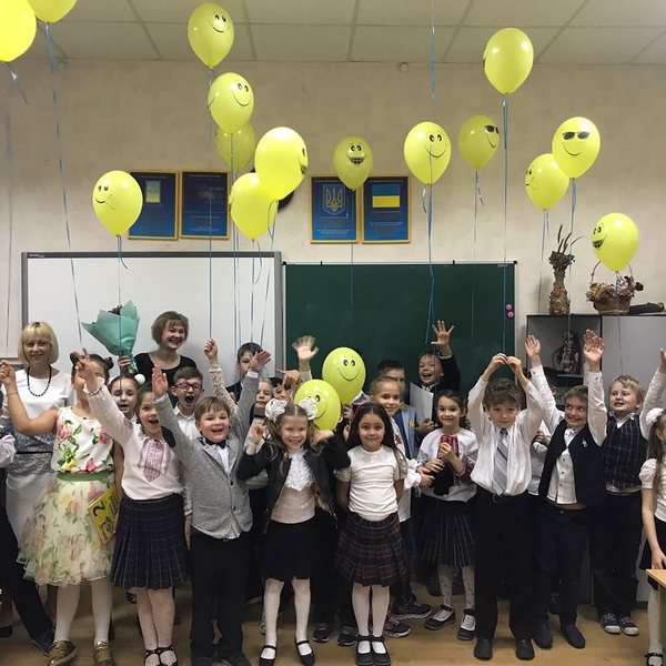 Украинские звезды опубликовали фото своих детей с последнего звонка