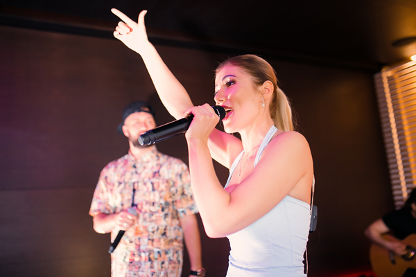 TamerlanAlena восхитили акустической версией хита Потоки ветра