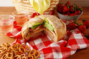 Как приготовить фаршированный хлеб для пикника