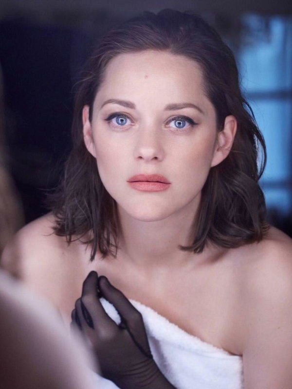 Марион Котийяр снялась в смелой фотосессии для французского глянца