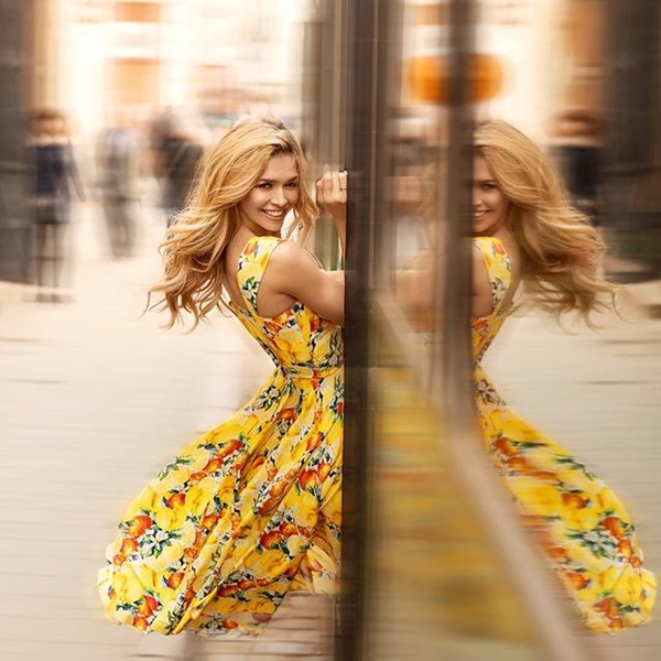 Вера Брежнева похвасталась стройными ножками в новом клипе