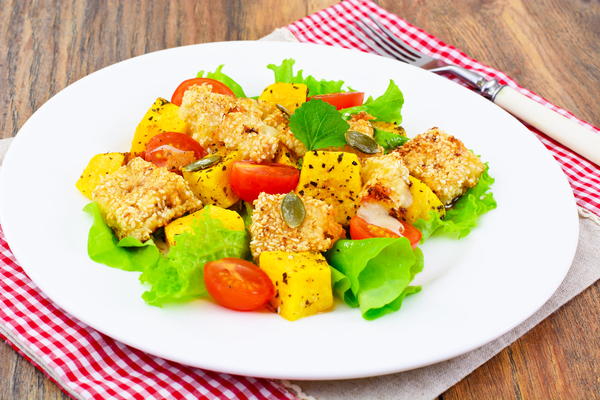 Летний салат из курицы: три вкусные идеи