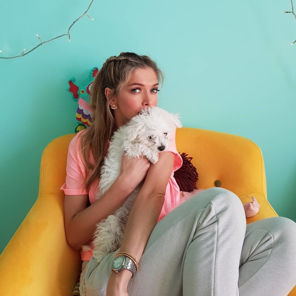 Вера Брежнева остригла роскошные локоны