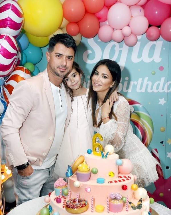 Ани Лорак поделилась красочными фото с дня рождения дочери