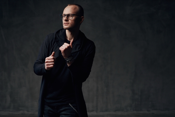 Павел Табаков спел о магнетизме любви