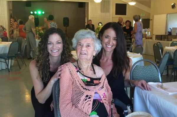 twitter.com/AndreaElson1