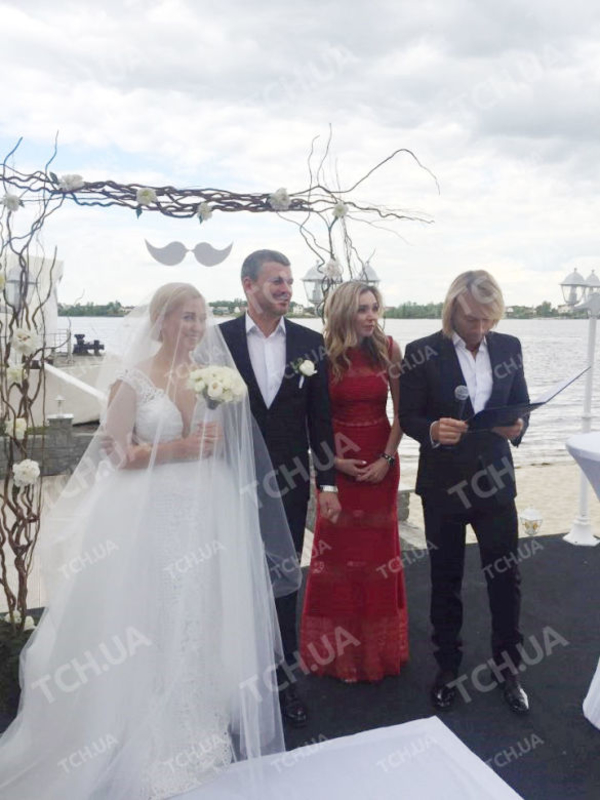 Олег Винник был ведущим на свадьбе Тони Матвиенко и Арсена Мирзояна