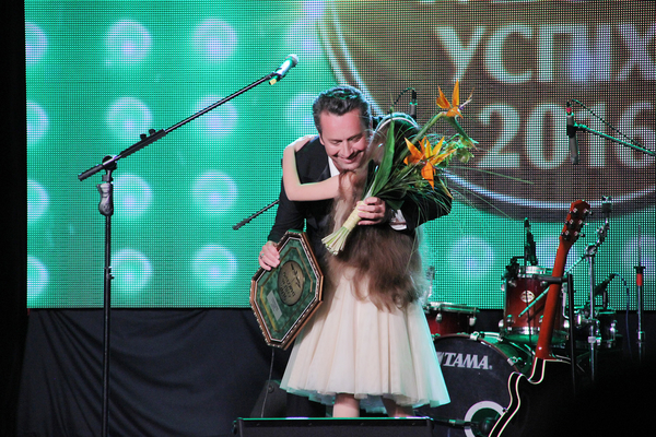 Фаворит успеха 2016: названо имя певца года по версии конкурса