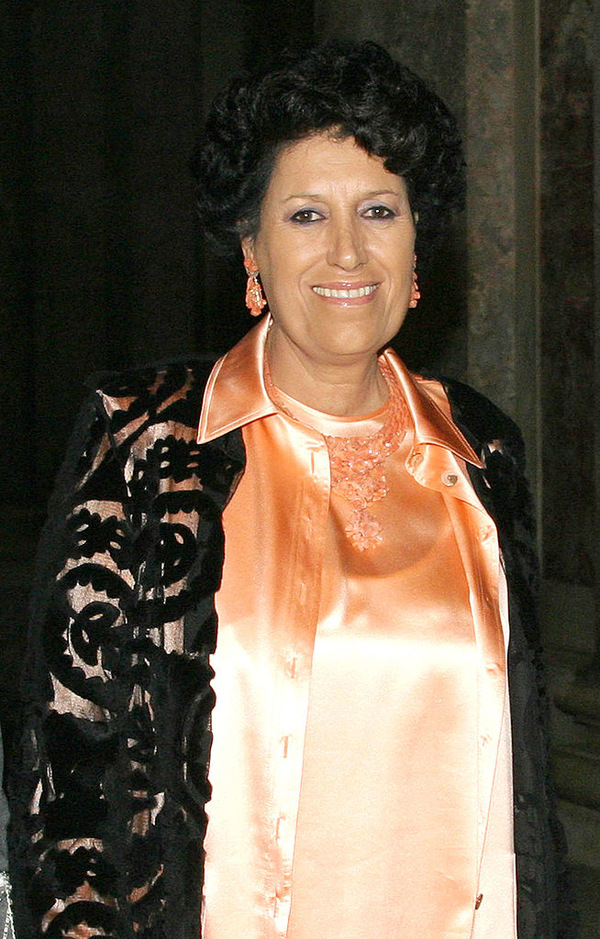 В возрасте 79 лет скончалась наследница и президент бренда FENDI