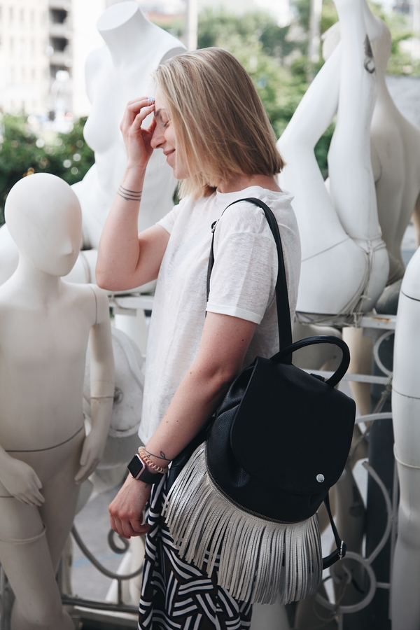 Travel stories: спутники девушек