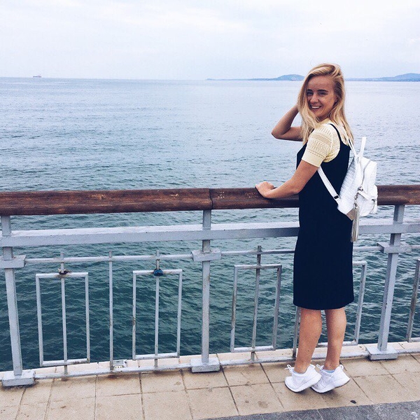 Travel stories: спутники девушек