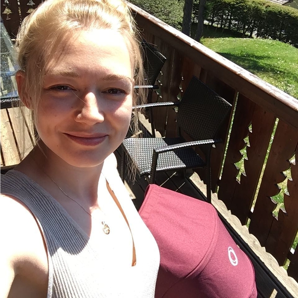 Оксана Акиньшина опубликовала фото в свадебном платье