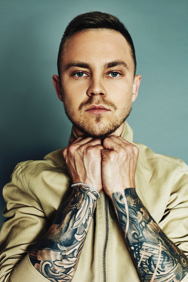 Артем Пивоваров презентовал двуязычный трек МояНочь