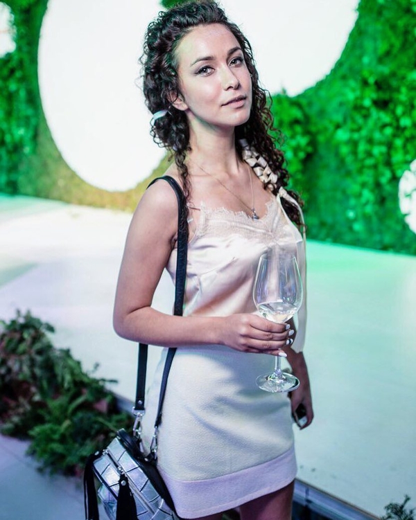 Анетти из Холостяка 6 сменила имидж