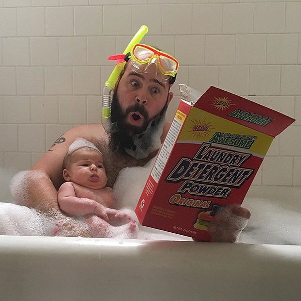 Папа умилил соцсети костюмированными фото с маленькой дочкой