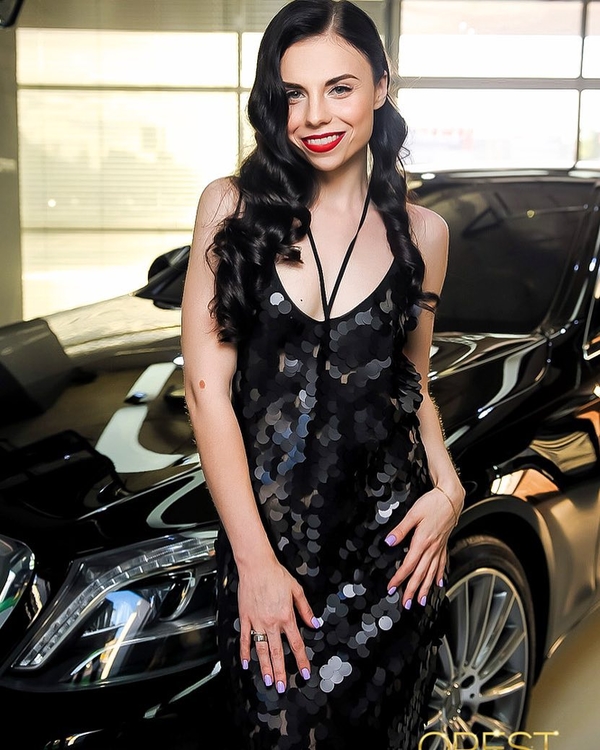 Сексуальная Таня BerQ представила откровенное видео на новую песню