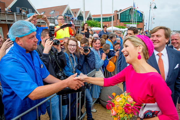 Королева Максима сразила поданных своим нарядом