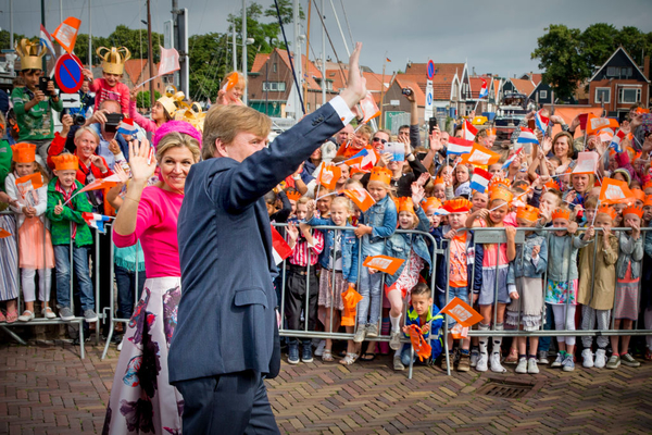 Королева Максима сразила поданных своим нарядом