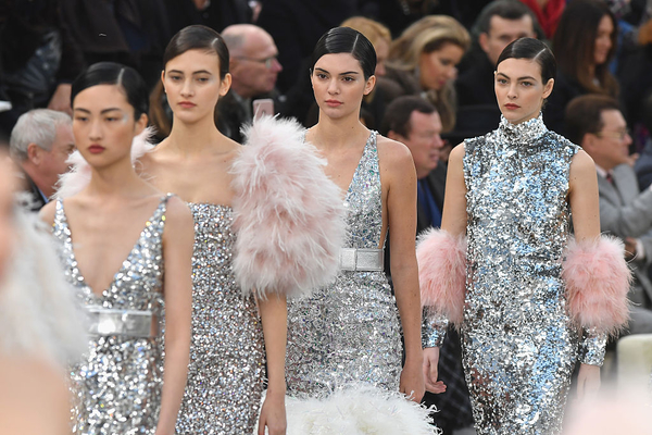 Неделя моды в Париже будет длиться дольше обычного