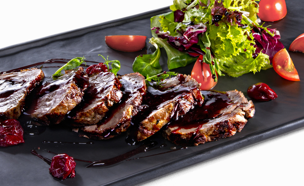 Телятина с вишневым соусом: три вкусные идеи