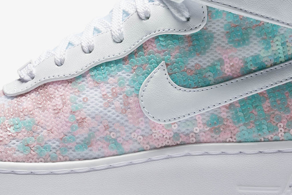 Современный стеклянный башмачок: Nike выпустил кроссовки в честь Золушки