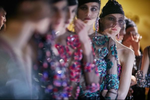 Mystery от Armani: новая коллекция бренда впечатлила гостей показа